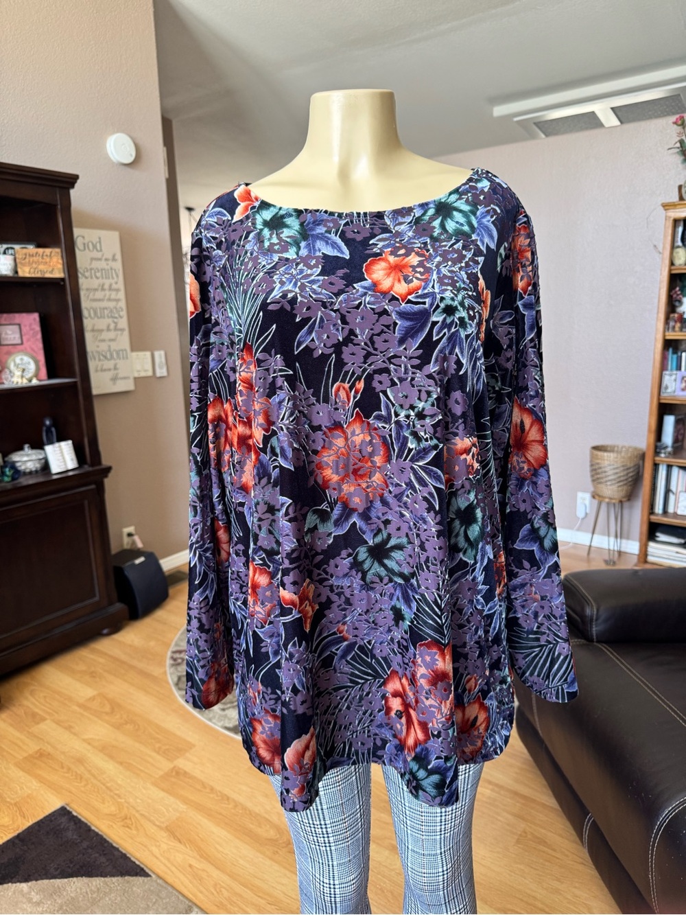 Susan Graver velvet floral boatneck, long sleeve blouse w/lining-size 1X